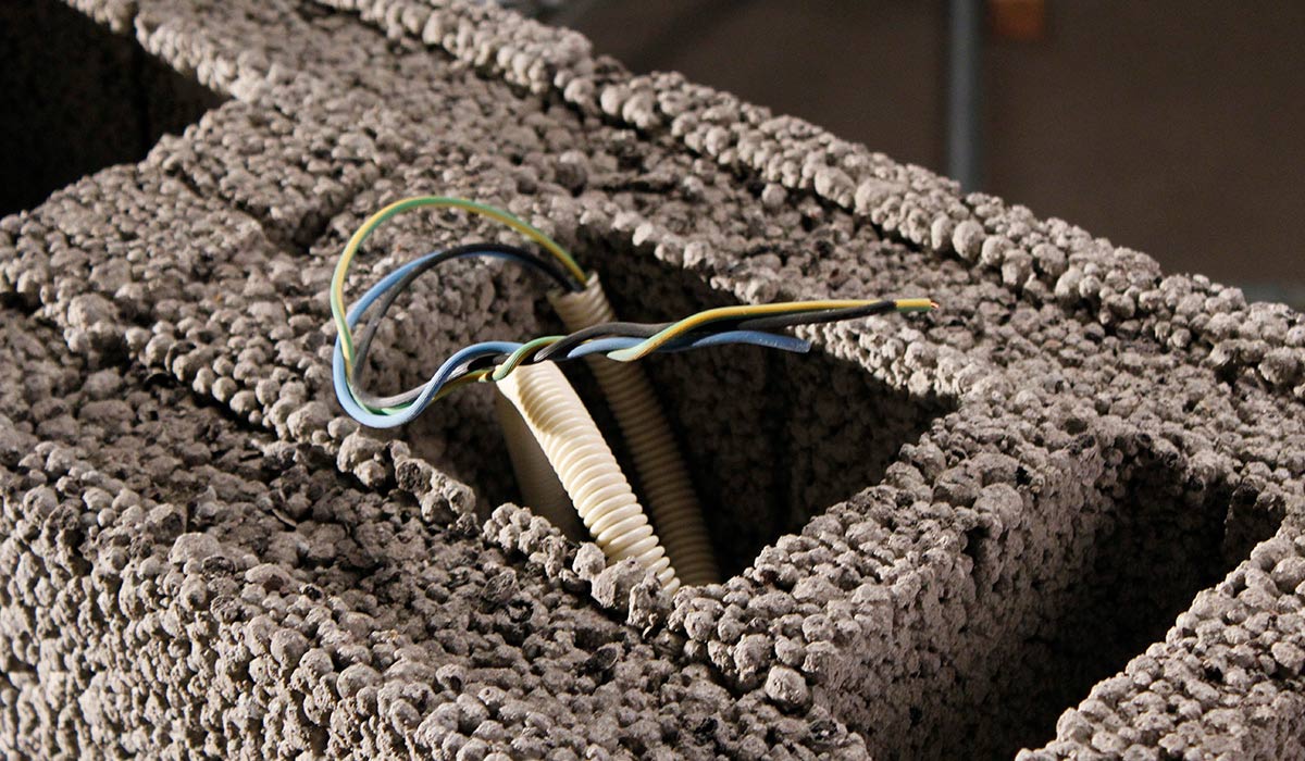 Murblock Fördel är försedda med hål, vilket underlättar rördragning och installation. Murblock Fördel är försedda med hål, vilket underlättar rördragning och installation.
